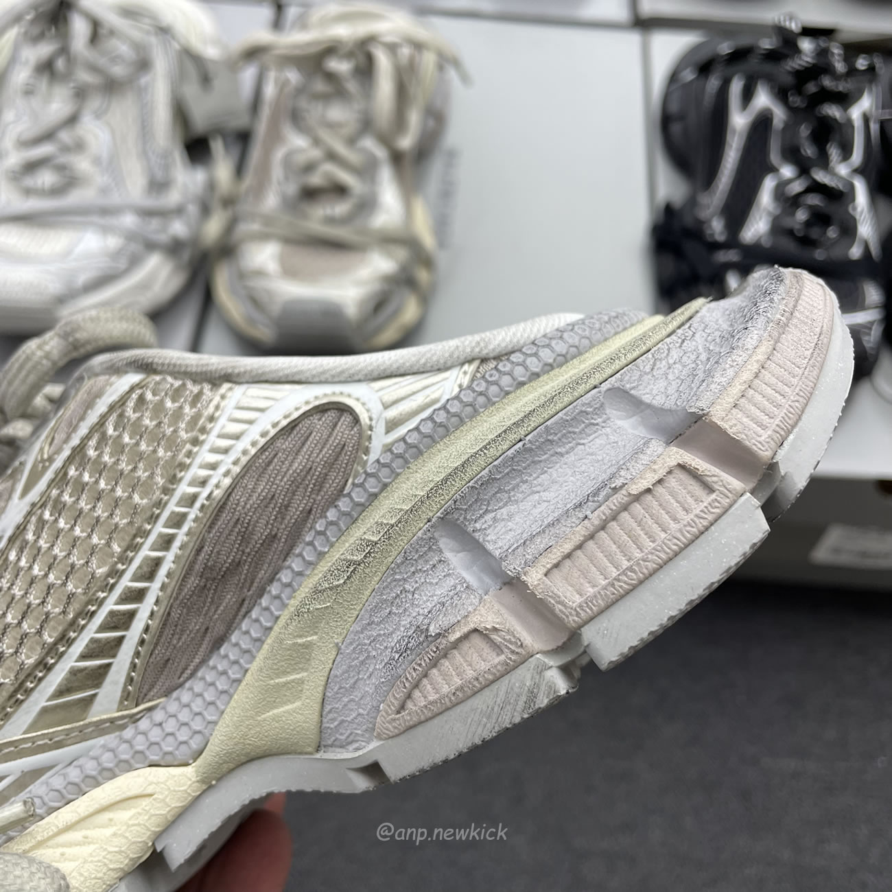 Balenciaga 3xl Mule Monocolor Mesh Rub Black White Eggshell Grey Red Bal Worn Out (12) - www.newkick.vip